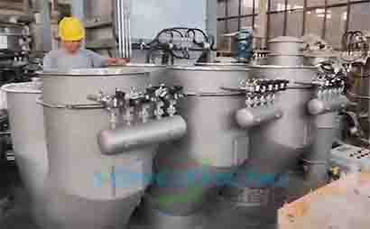 雙頭連續式真空上料機組裝中