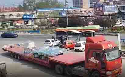 江蘇方向7臺振動篩1臺無塵投料站拼車發貨